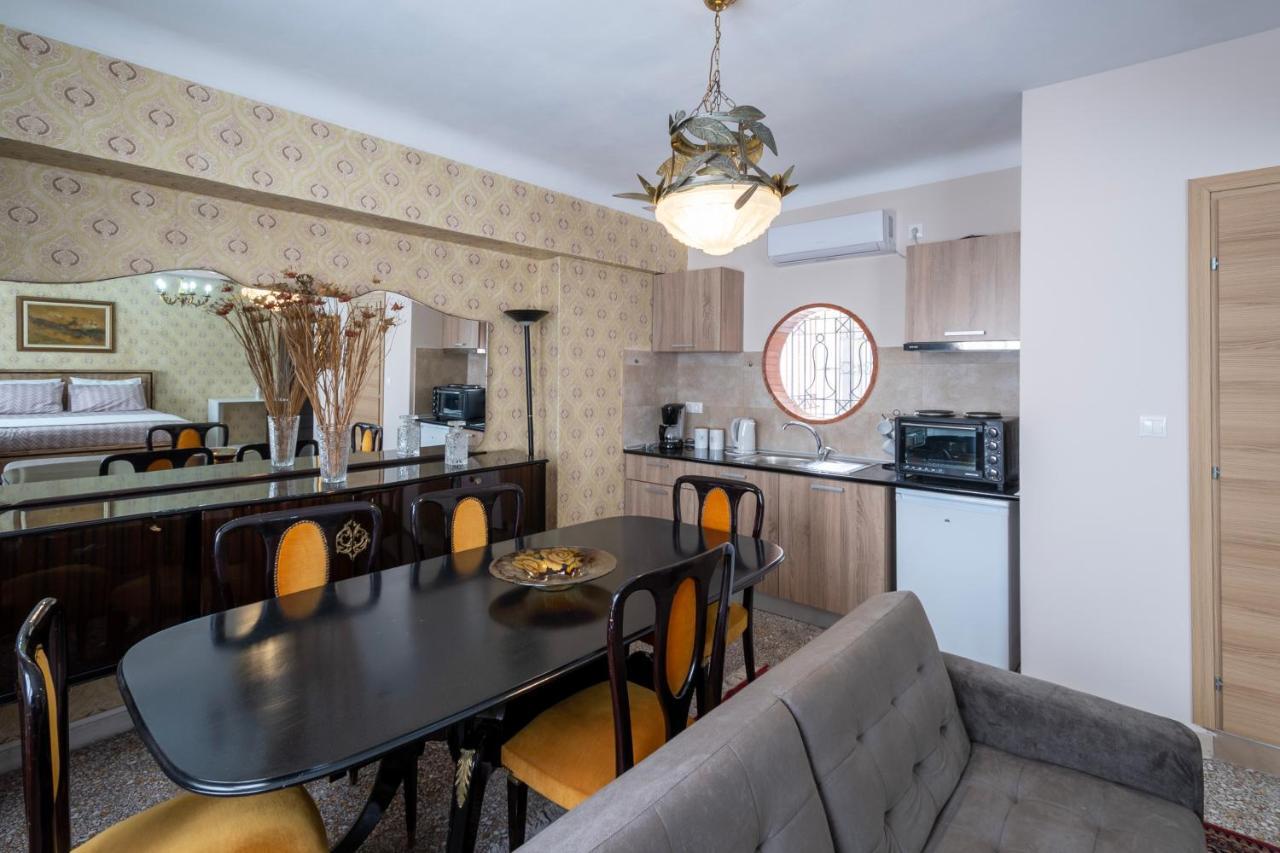 Ririka Athens Homes Luaran gambar